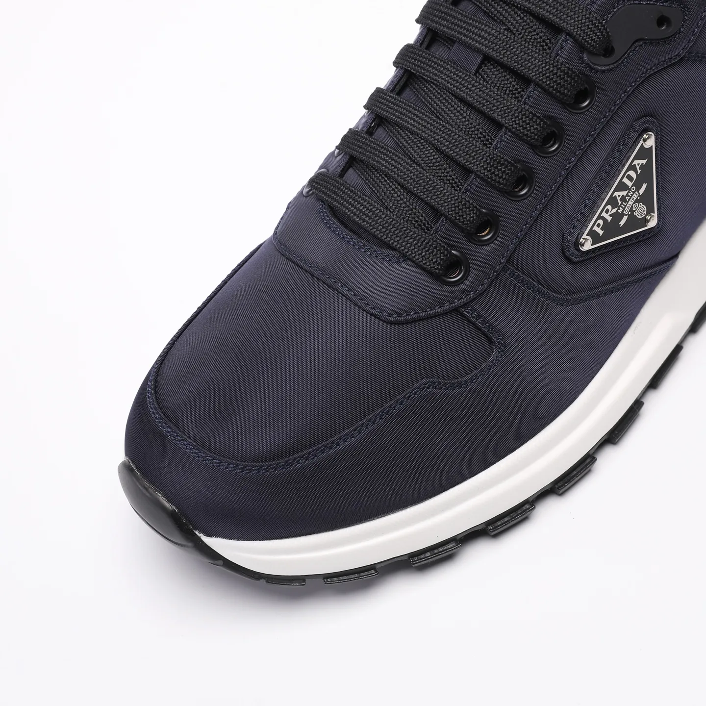 Batch 580 [PRADA] Men's shoes are popular in the counter, official website synchronization, high-quality shipments. Fabric: original cowhide with snakeskin. Lining: cowhide feet + cowhide lining. Outsole: original TPU + foam. Size: 38-46